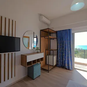 Hotel Holiday 3* Saranda